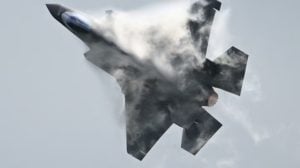 Un avión caza estadounidense fue abatido por fuerzas de Irán: rescataron a un tripulante y buscan al otro imagen-7