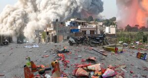 Potente explosión en cadena en una fábrica de fuegos artificiales en India: hay al menos 13 muertos y más de 40 heridos imagen-2
