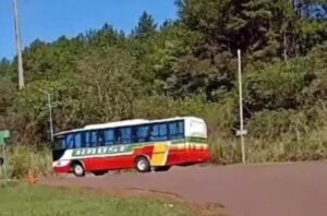 Paro de colectivos: Kruse pagó el 50% adeudado a choferes y reactivó el servicio interurbano en Montecarlo Paro de colectivos: Kruse pagó el 50% adeudado a choferes y reactivó el servicio interurbano en Montecarlo imagen-8