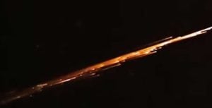 Video | “Lluvia de fuego” en la Patagonia: el fenómeno en el cielo de Río Negro tuvo origen espacial y sorprendió a cientos de testigos imagen-8