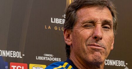 El Sifón recargado: autógrafos, cambió silbidos por aplausos y pícaro con River imagen-16