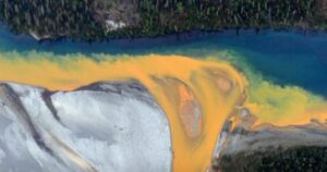 Más de 70 ríos se volvieron naranjas a pesar de no tener fábricas cerca: investigadores descubrieron que la razón es el permafrost imagen-3
