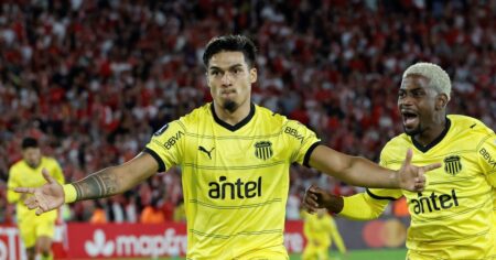 Peñarol cerró la primera fecha de la Copa Libertadores con un empate y empujó a Platense al fondo imagen-5