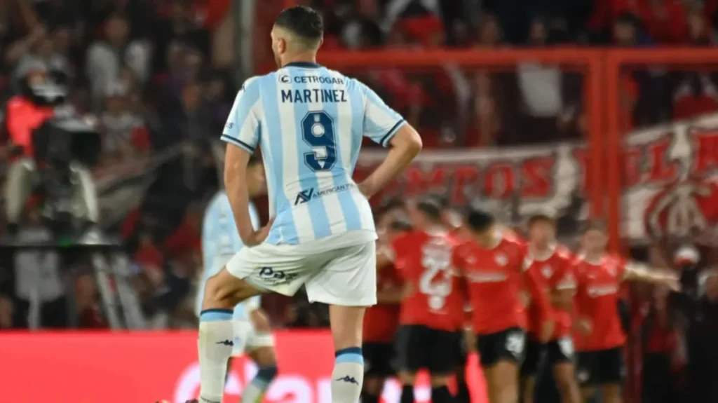 Así jugó el clásico Maravilla Martínez: peleado con el arco y burlado por Independiente – TyC Sports Así jugó el clásico Maravilla Martínez: peleado con el arco y burlado por Independiente - TyC Sports imagen-42
