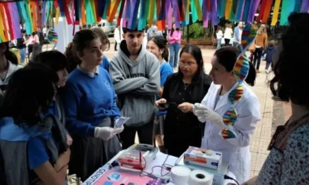 En abril la kermés científica sale a la plaza para despertar vocaciones desde la infancia imagen-17