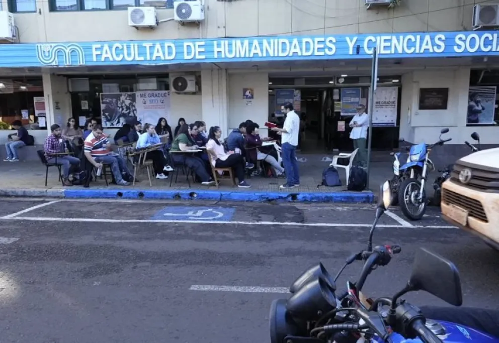 Arranca una semana de protesta en las universidades: Humanidades adhiere al reclamo con clases públicas Arranca una semana de protesta en las universidades: Humanidades adhiere al reclamo con clases públicas imagen-5