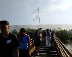 Iguazú: largas filas y quejas durante todo el fin de semana largo Iguazú: largas filas y quejas durante todo el fin de semana largo imagen-1