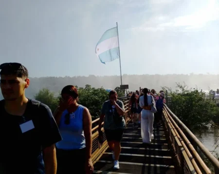 Iguazú: largas filas y quejas durante todo el fin de semana largo imagen-9