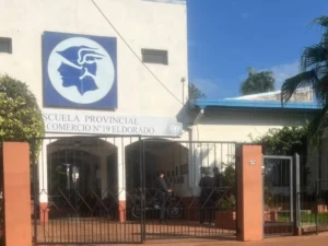 Activan protocolo de seguridad en colegio de Eldorado tras viralización de una foto de un alumno con un arma imagen-2