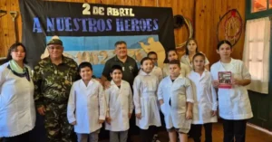 Montecarlo homenajeó a los excombatientes de Malvinas y llevará sus testimonios a las escuelas Montecarlo homenajeó a los excombatientes de Malvinas y llevará sus testimonios a las escuelas imagen-1