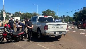 Posadas: una motociclista resultó herida tras chocar contra una camioneta imagen-7