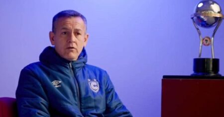 La calentura del DT de Cienciano a pesar de ganarle a Atlético Mineiro imagen-16