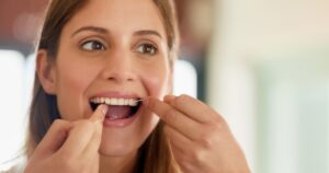 Por qué aconsejan usar bien hilo dental y cepillo para prevenir infartos y ACV imagen-2