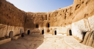 Cinco ciudades excavadas en la roca que parecen de otro mundo y desafían la arquitectura tradicional imagen-3