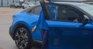 Video: el auto eléctrico de lujo que Alpine le dio a Franco Colapinto: “Quiero uno en casa” imagen-3