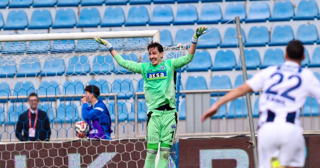 Video: increíble gol de un arquero desde 75 metros imagen-39