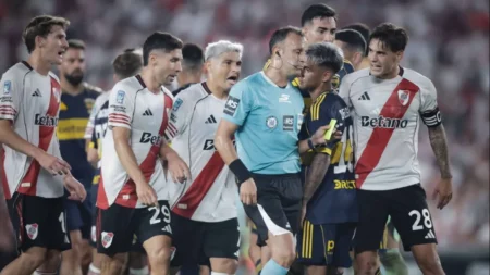 La explicación de Herrera sobre por qué no fue penal para River y el reclamo de Martínez Quarta: "Va a chocarme" - TyC ... imagen-5