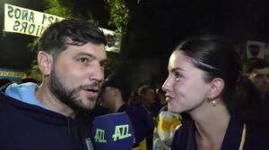 Una hincha encaró a un periodista en vivo y el momento explotó en redes Una hincha encaró a un periodista en vivo y el momento explotó en redes imagen-2