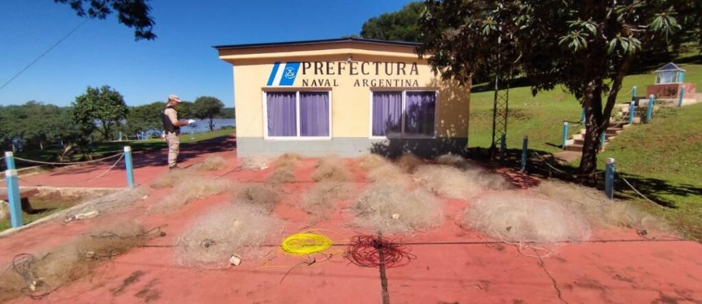 Prefectura secuestró redes y espineles en operativo contra la pesca furtiva en el río Uruguay imagen-70