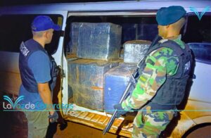 Ataque a efectivos de Prefectura durante operativo: incautaron más de 2.000 celulares imagen-72