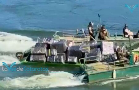 Operativo contra el contrabando terminó con un prefecto baleado en la costa del río Operativo contra el contrabando terminó con un prefecto baleado en la costa del río imagen-8