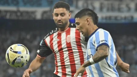 Con uno menos, Racing igualó ante Barracas y complicó su clasificación: reviví lo mejor - TyC Sports imagen-7
