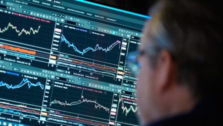 Fuerte rebote: baja el riesgo país y acciones argentinas saltan hasta 6% en Wall Street imagen-4