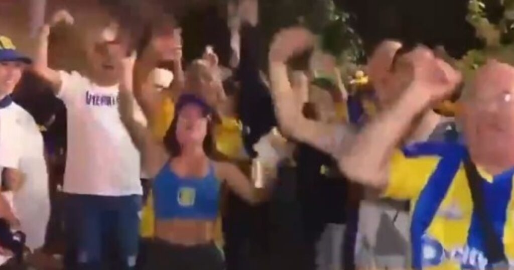 Video: el insólito festejo de la Policía paraguaya con los hinchas de Central imagen-37