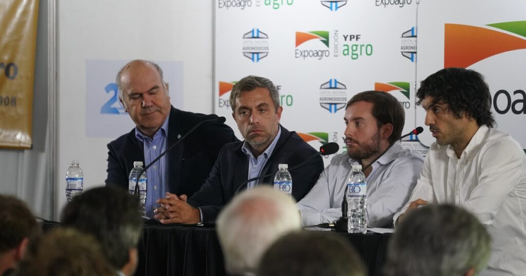 Polémica por un grupo de funcionarios y legisladores oficialistas que obtuvieron créditos hipotecarios en el Banco Nación imagen-96