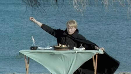 "No he pasado más vergüenza en mi vida": hace 20 años Mads Mikkelsen alucinó rodando una película en España imagen-110