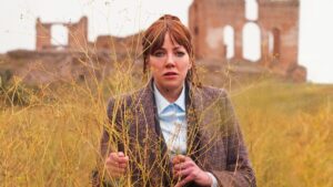 Sencillamente la mejor serie para ver de un tirón en Netflix: 5 episodios, de 30 minutos cada uno, del creador de 'Black Mirror' imagen-112