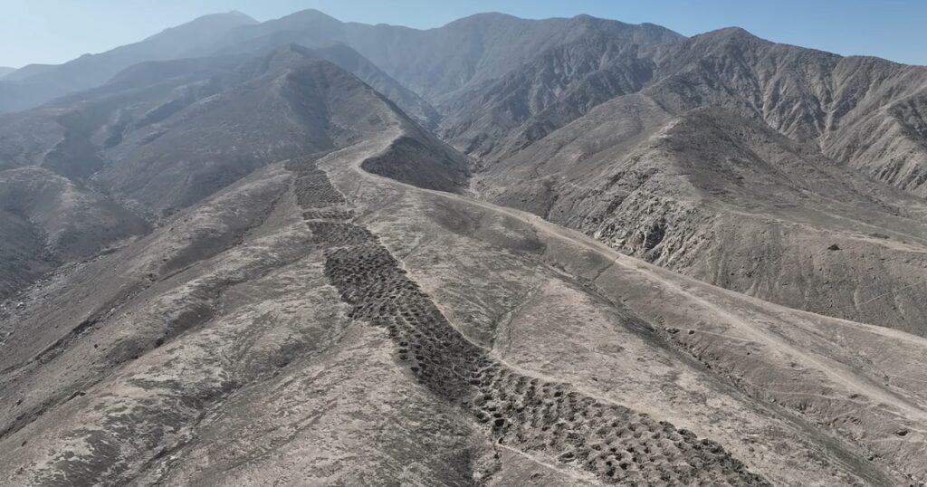 Los geólogos no salen de su asombro: resolvieron el misterio detrás de los 5.200 sofisticados agujeros excavados en una montaña de Perú hace más de 500 años imagen-4