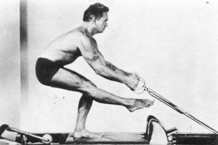 Joseph Pilates, creador del método de entrenamiento: “Los hábitos incorrectos en el día a día son los responsables de la mayoría de las dolencias” imagen-6