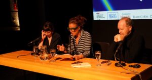 Diego Golombek y Phoebe Hadjimarkos-Clarke analizaron cómo la ciencia y la ficción inventan el mundo imagen-4