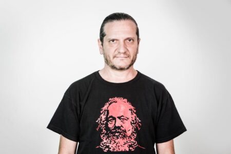 La reflexión de Descartes sobre la duda y la existencia: “Si no pienso, luego me doy cuenta que tengo que estar existiendo, porque si yo no existo, no pienso” imagen-8