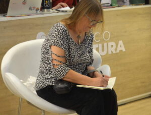 Silvia Hedman presentó su obra, «Memorias del Silencio» en la Feria Internacional del Libro de Buenos Aires imagen-1