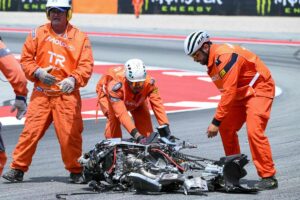El grave accidente de Álex Márquez en el MotoGP de Catalunya: sufrió una dura caída y la carrera fue interrumpida imagen-3