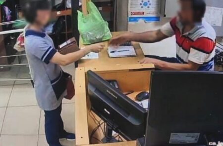Una docente usó la tarjeta de una colega sin que lo notara: fue detenida Una docente usó la tarjeta de una colega sin que lo notara: fue detenida imagen-65