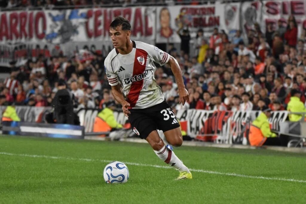 Joaquín Freitas, el delantero que costó 100.000 dólares y es titular por Salas en la final imagen-102