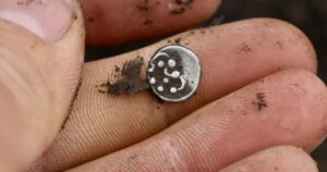 Iban a construir una autopista y terminaron descubriendo una ciudad intacta con oro, joyas y talleres de 2000 años de antigüedad: el giro arqueológico resulta de película imagen-4