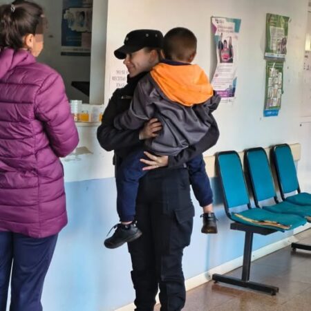 En cuestión de minutos, un niño de 3 años se escapó de sus cuidados pero fue resguardado por la Policía En cuestión de minutos, un niño de 3 años se escapó de sus cuidados pero fue resguardado por la Policía imagen-5