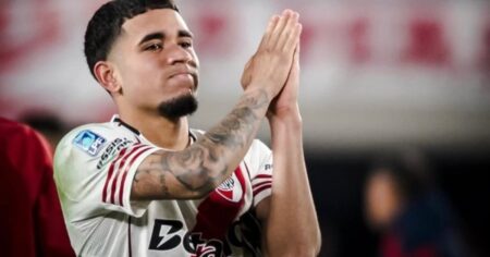 El posteo de Kendry Páez para los hinchas de River después del penal errado y el llanto en el Monumental imagen-17