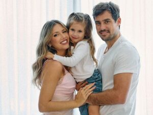 Stephanie Demner y Guido Pella revelaron el sexo de su bebé en camino con un tierno video en Disney imagen-3