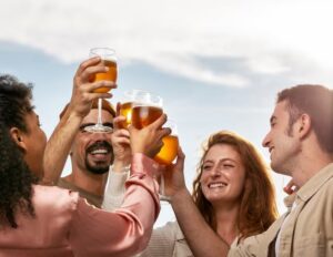 Un nutricionista detalló cuál es la bebida alcohólica que causa más resaca y cómo influye el color - Clone imagen-1