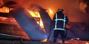 Tras una pelea, un joven volvió horas después e incendió una casa incorrecta: terminó detenido imagen-3