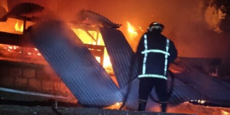 Tras una pelea, un joven volvió horas después e incendió una casa incorrecta: terminó detenido imagen-70