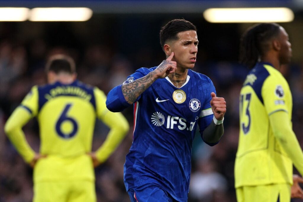 Video: el golazo de Enzo Fernández para Chelsea en el partido ante Tottenham por la Premier League imagen-93