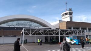 Sexo en el avión: la PSA detuvo a una pareja semidesnuda en un vuelo que aterrizó en la Argentina imagen-2