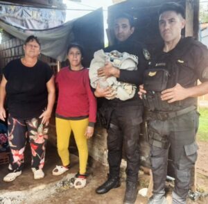 Otro parto de urgencia, otra vida recibida por policías en una vivienda de Garupá imagen-1