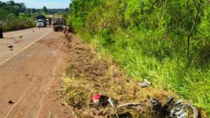 Choque entre moto y camión dejó dos heridos graves en Wanda imagen-2
